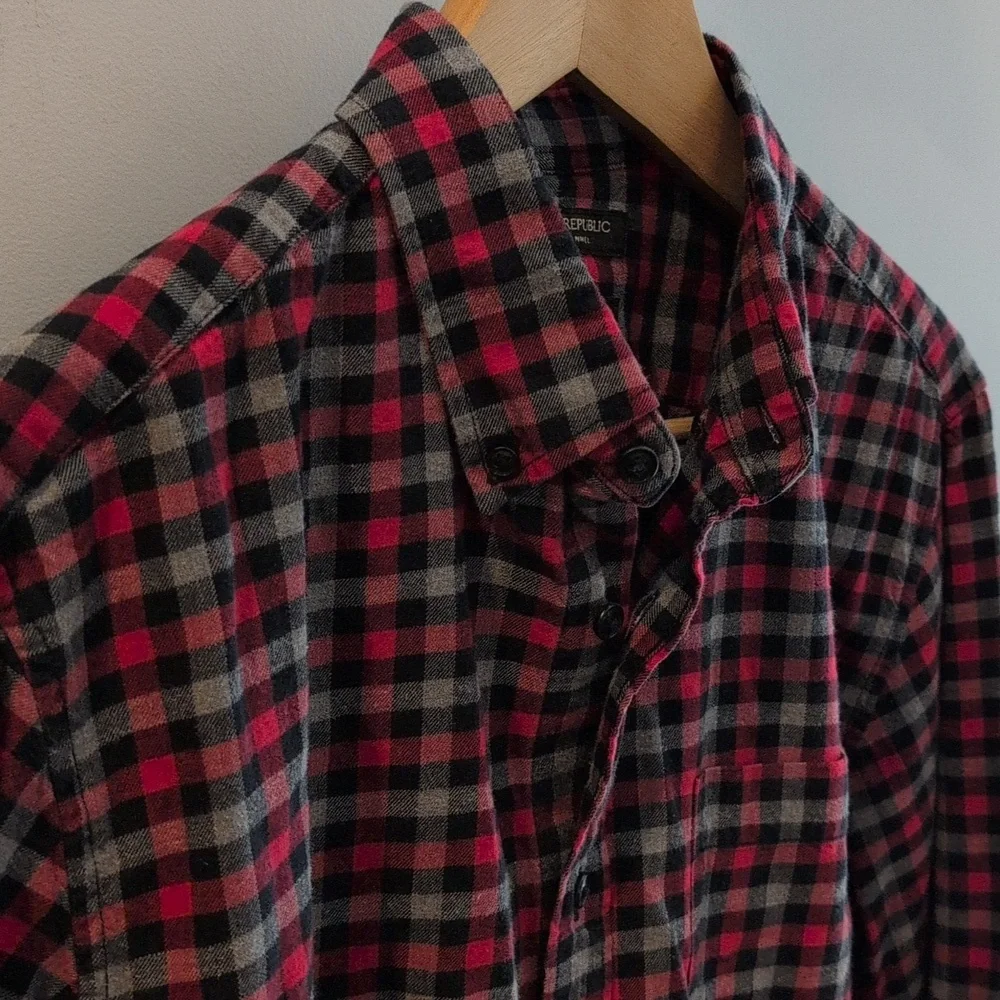 Banana Republic Men's Medium Lux Flannel Grant Fit Plaid Button Down Shirt